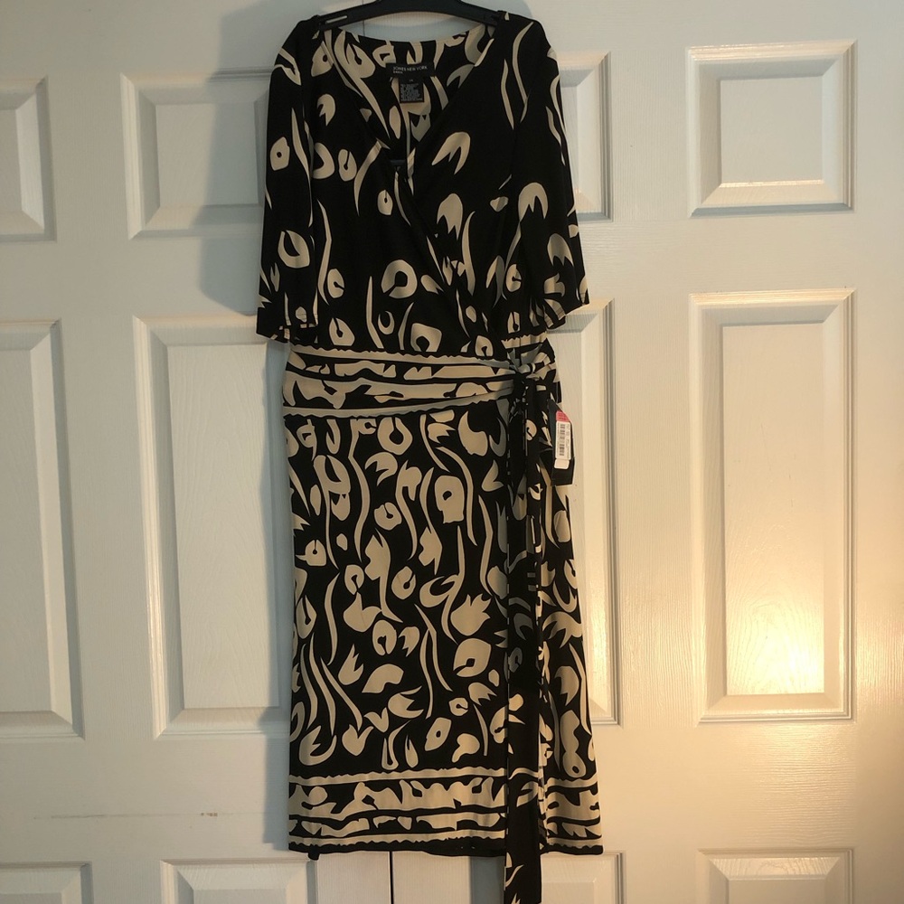 Jones of NY Classic Elegant Wrap Dress, Black & Ivory (Off White), Size 14